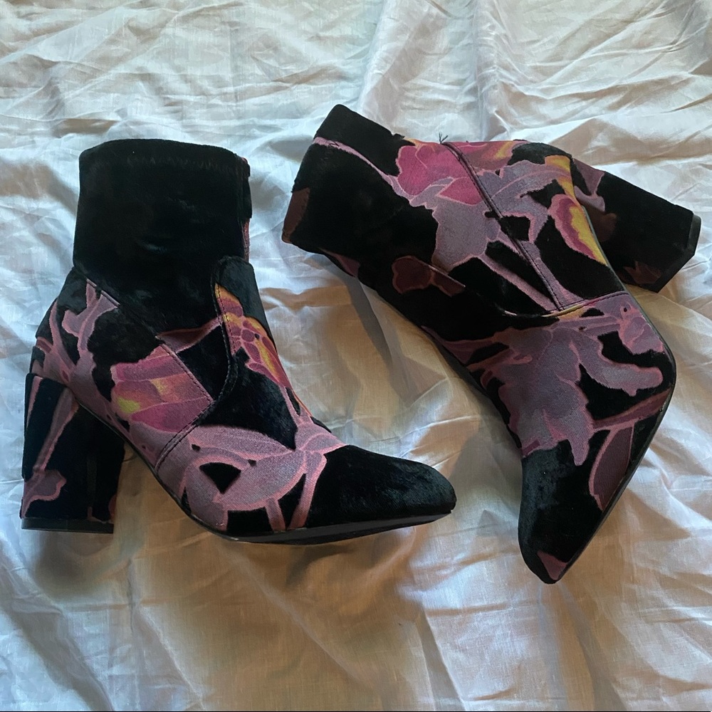 Steve Madden Elissa floral booties